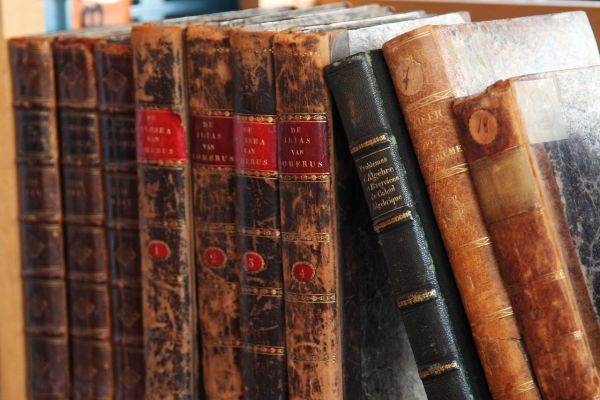 The Museum of the Romanian Book and Exile is inaugurated in Craiova.